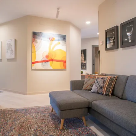 Turistics Cardona, Magi Apartment