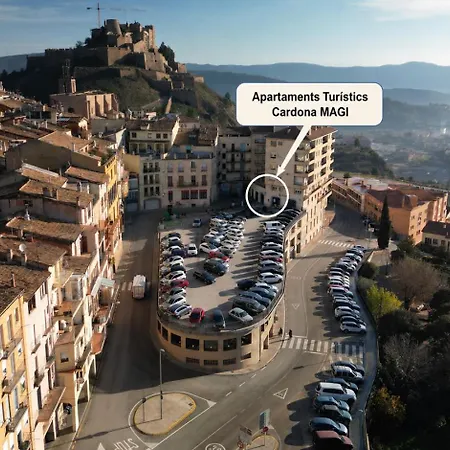 Turistics Cardona, Magi Apartament *